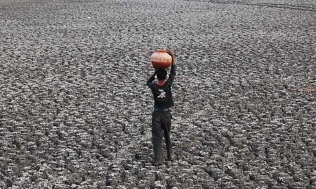 A-young-Indian-man-walks_w520.jpg