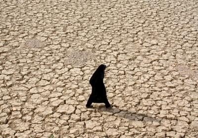 4483422-Dried-up-river-Esfahan-0_w520.jpg